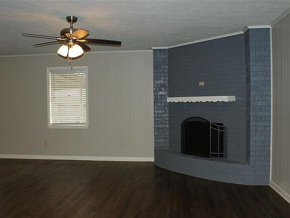 2nd image of 513 Oakridge Dr