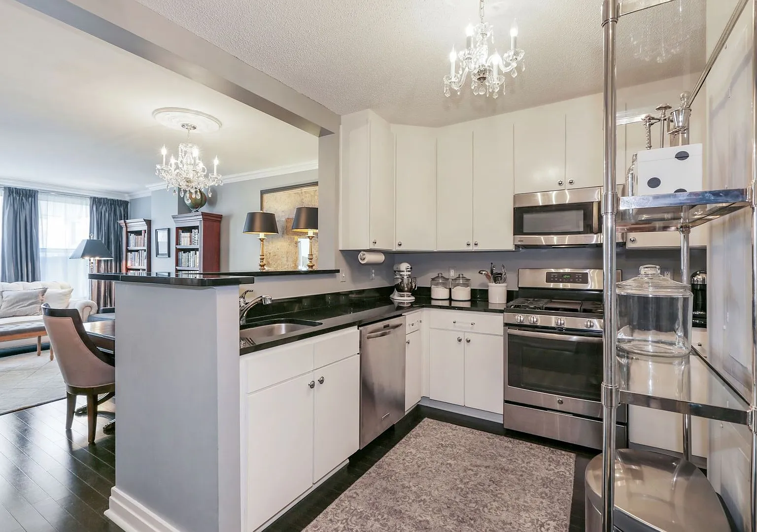 Available Now! Updated Modern 1br At The Artisan | Downtown Dc Living — Photo 2