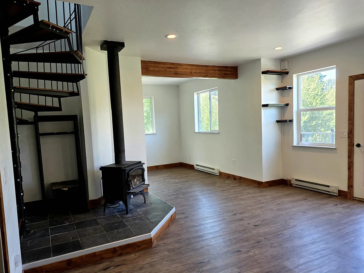 3 bed, 1356 sqft, $2,900 — Photo 2