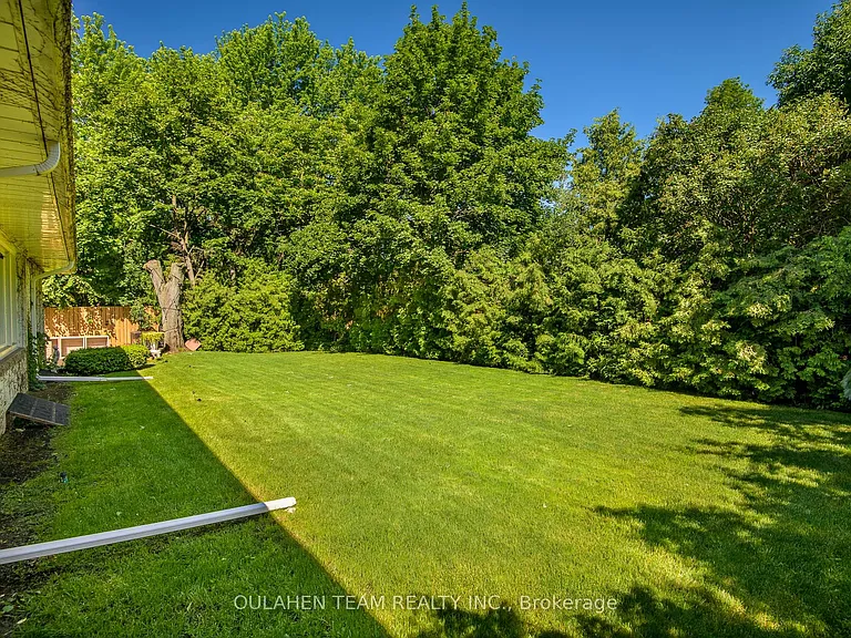 28 Uplands Ave — Photo 37