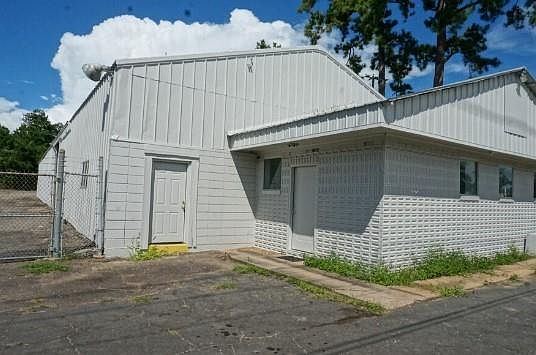 2nd image of 3950 Old Cottondale Rd