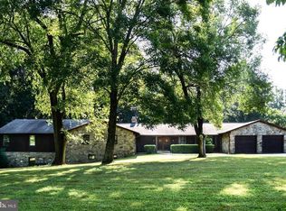 6713 Briarcroft St, Clifton, VA 20124