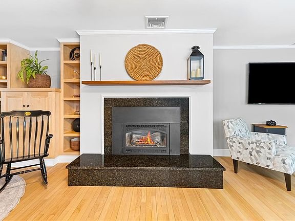 4th image of 145 Mount Hope Rd