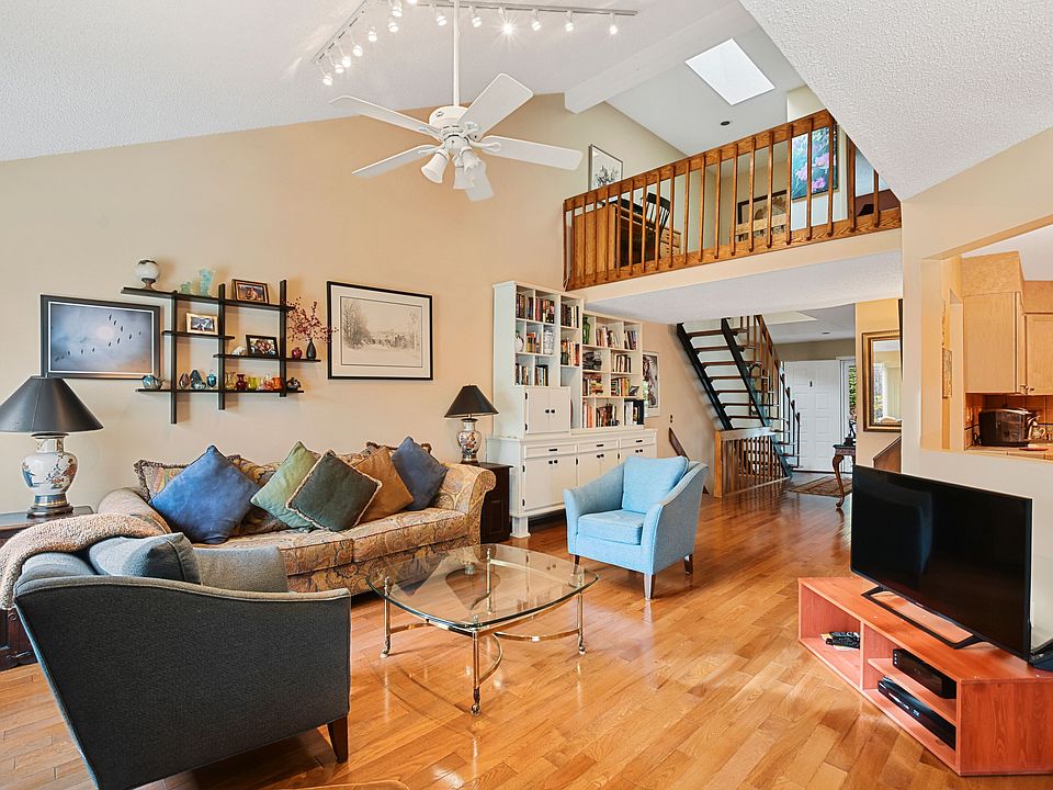 1st image of 105 Norfolk Ct