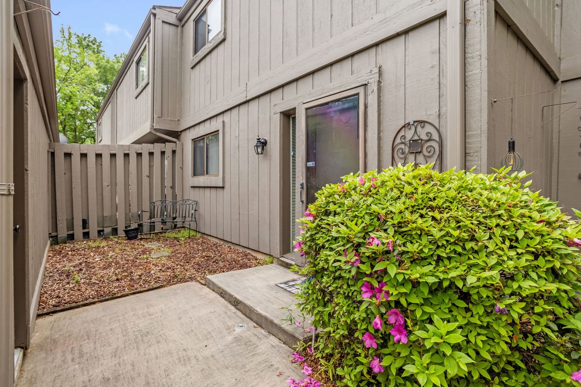 5-web-or-mls-230 Nortpoint Ave-5