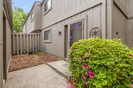 5-web-or-mls-230 Nortpoint Ave-5