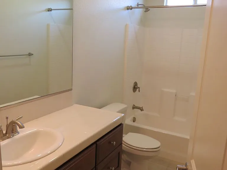 305 Hampton Dr — Photo 20