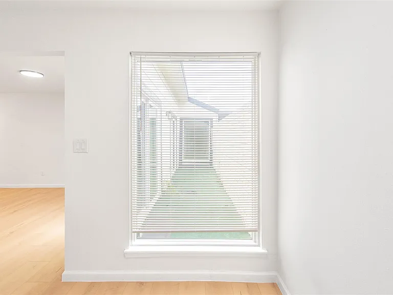 6423 Coachwood Dr — Photo 33