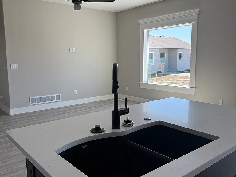 6890 Chapelle Ave — Photo 3