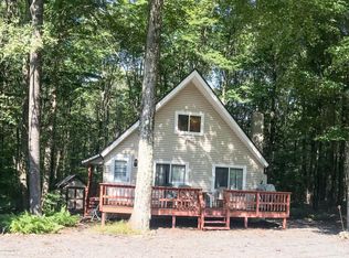 2148 Lehigh Dr, Pocono Lake, PA 18347
