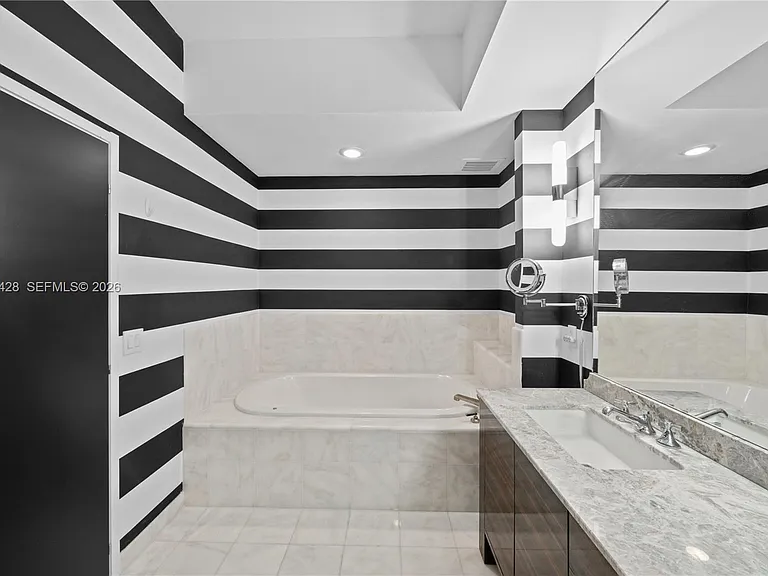 50 S Pointe Dr #3103 — Photo 24