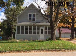 415 S Main St, Iola, WI 54945