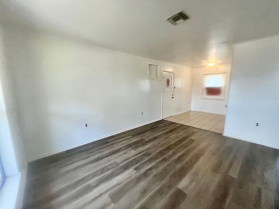 1st image of 240 Azalea Dr