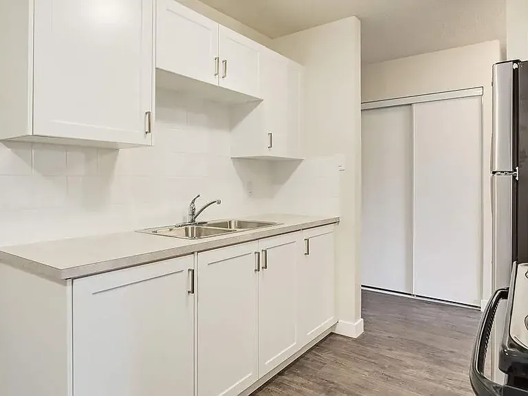 6211 48a Ave #104 — Photo 5
