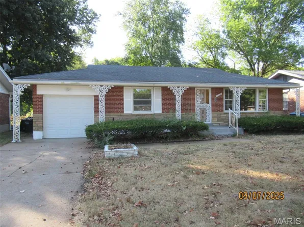 1304 Lang Dr, Saint Louis, MO 63135