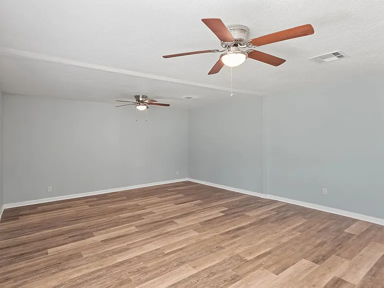 5427 Willow Glen Dr — Photo 2