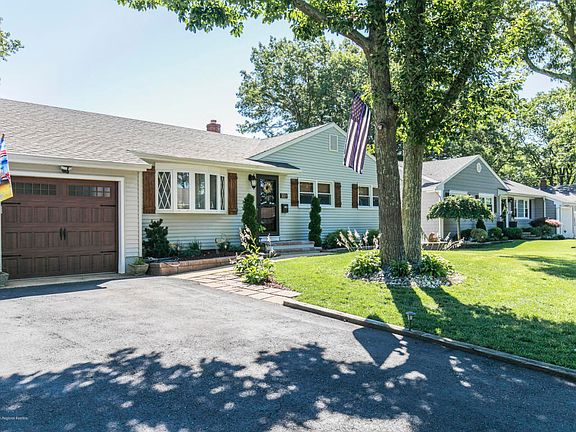 3rd image of 229 Winchester Dr