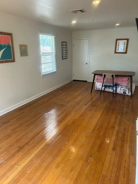 2 bed, 900 sqft, $1,350 — Photo 3