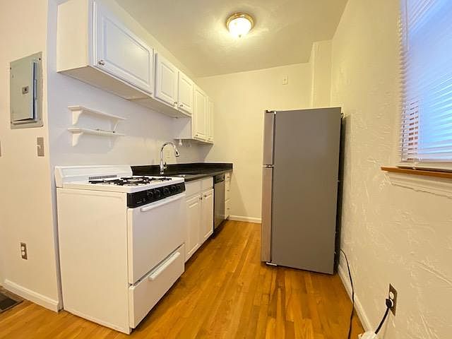 2nd image of 40 Clark St #Aa