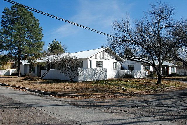 1st image of 704 E Avenue B