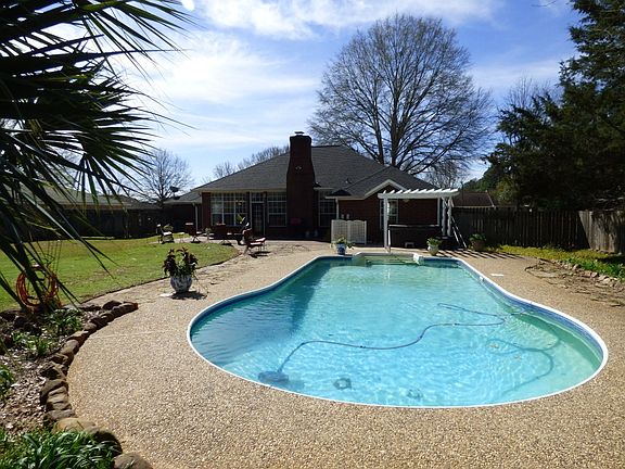 2nd image of 709 Oakview Dr
