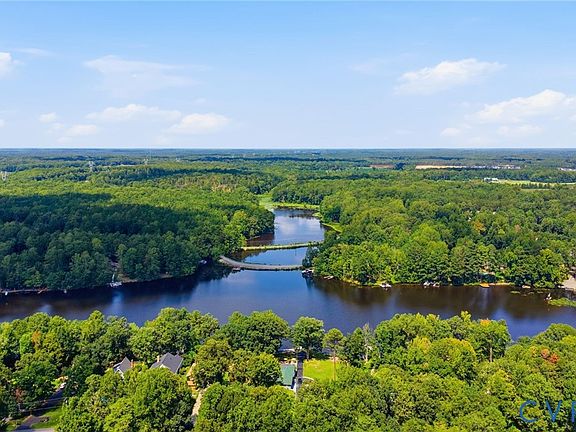 4th image of 371 Lake Caroline Dr