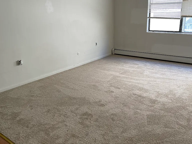 992 Broadway — Photo 8