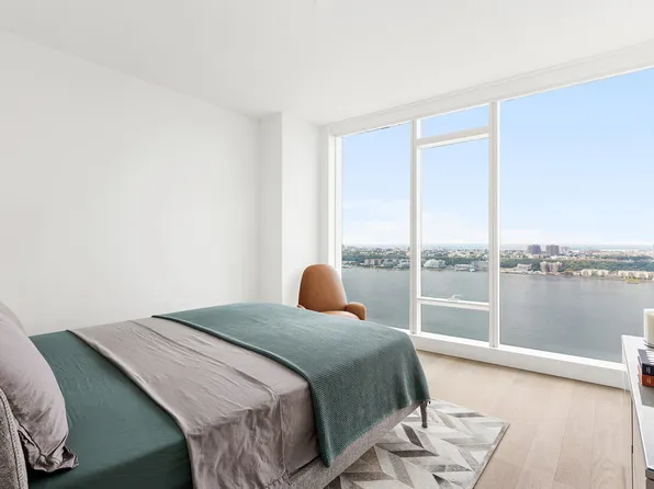 30 Riverside Boulevard image 9 of 11