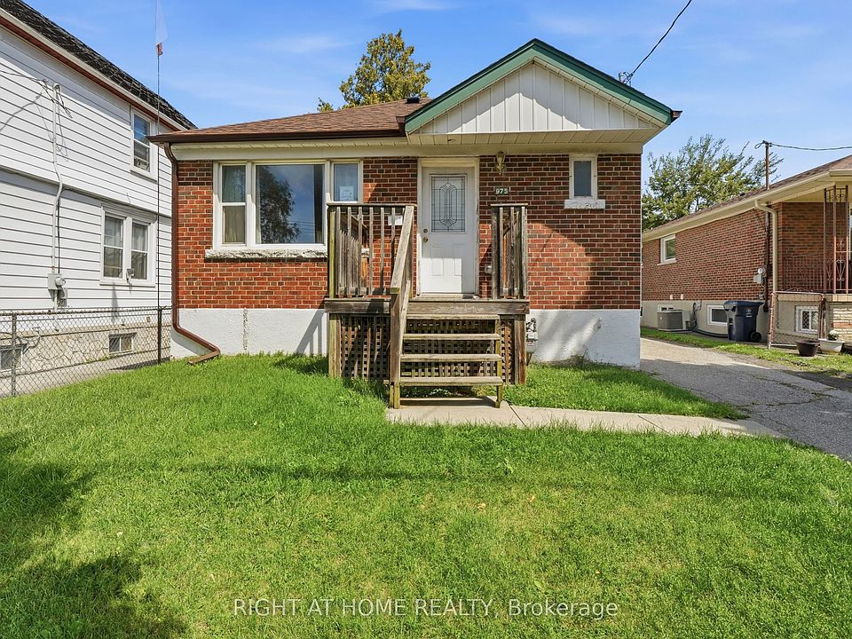1st image of 975 Victoria Park Ave