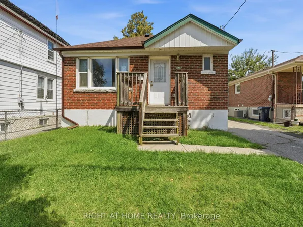 975 Victoria Park Ave, Toronto, ON M4B 2J4