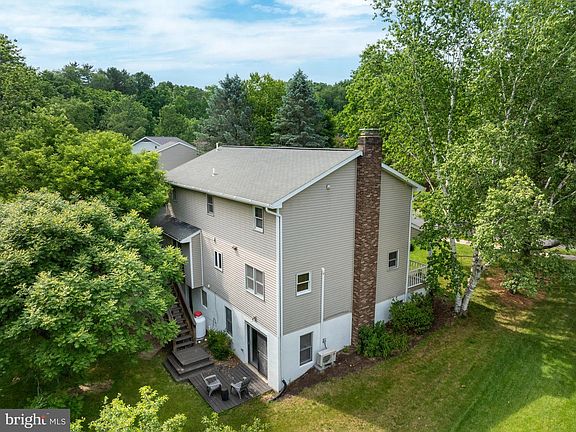 5th image of 655 Berkshire Dr