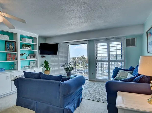 500 Pacific Ave APT 405, Virginia Beach, VA 23451