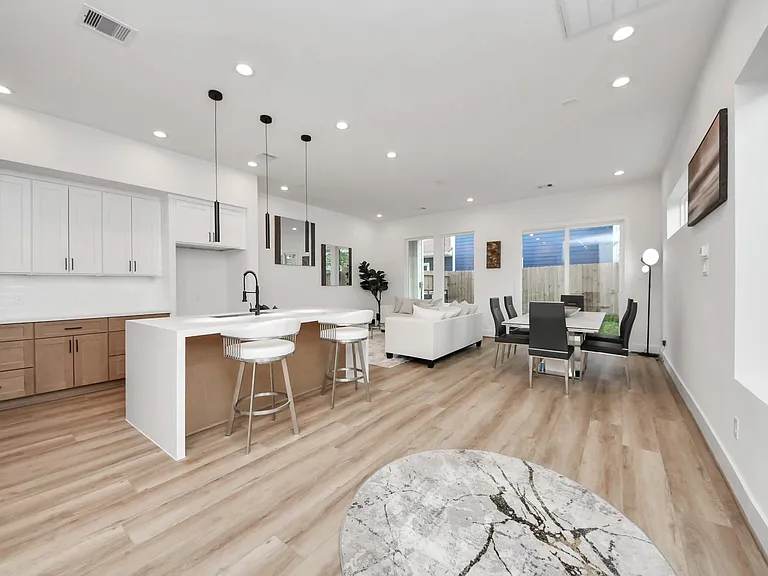 505 Middle St — Photo 5