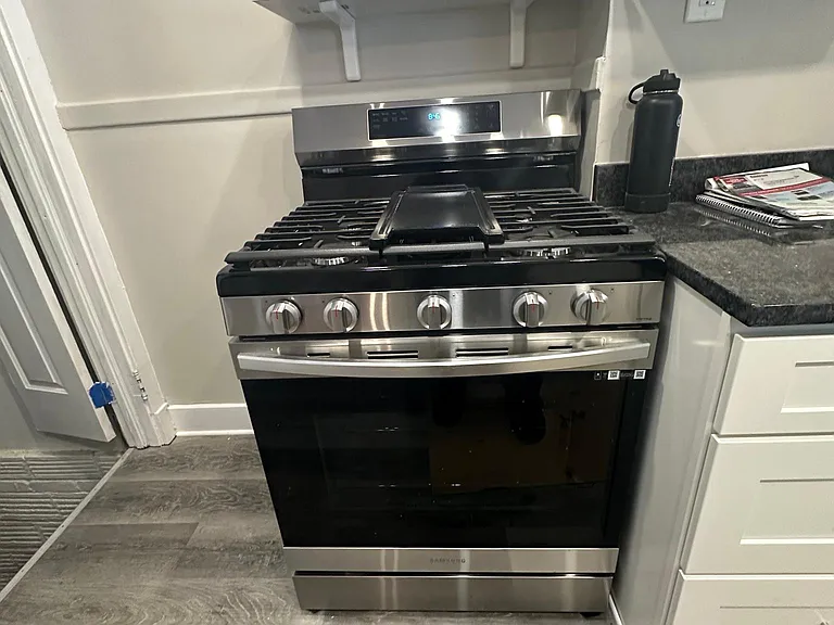 New Samsung 5-Burner Stove
