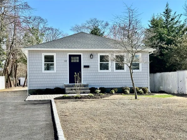 42 Dixie Lane, East Islip, NY 11730
