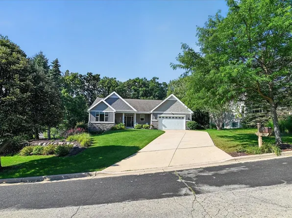 3083 Barrington Hls, Fitchburg, WI 53711