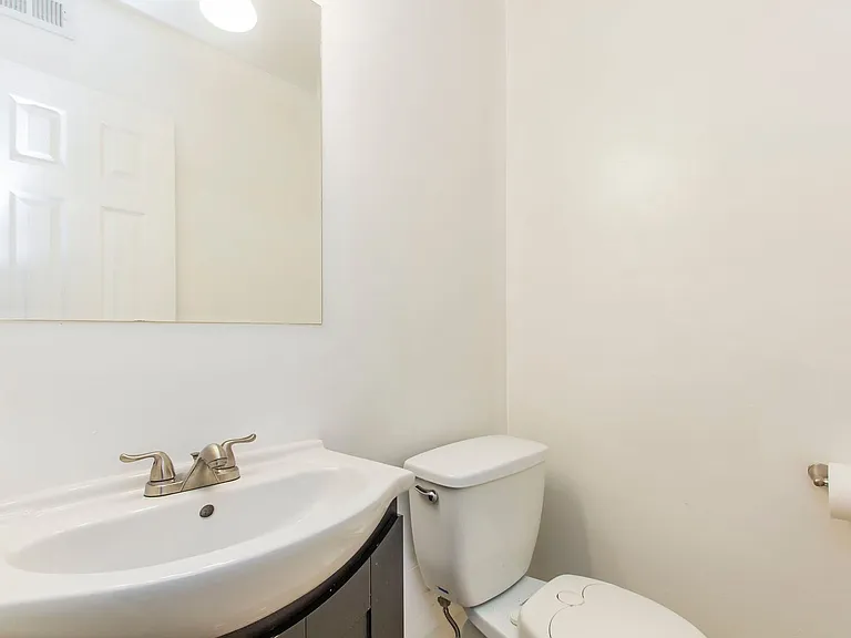 640 Counselor Sq — Photo 20