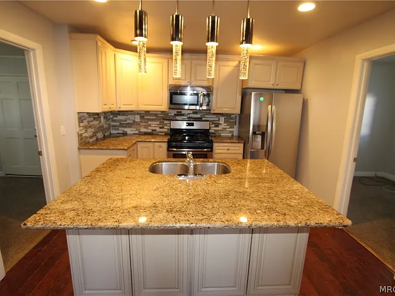 535 Badger Ln — Photo 10