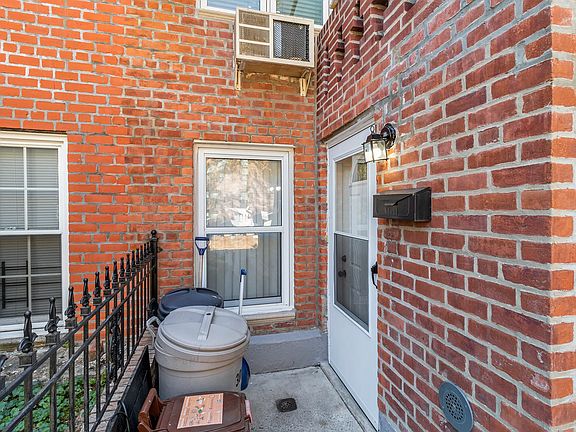 4th image of 3086 Avenue W