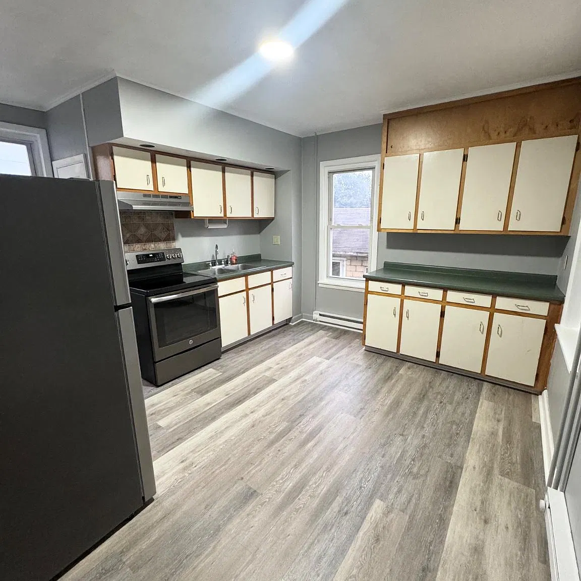 2 bed, 1.0 bath, 1200 sqft, $1,050 — Photo 3