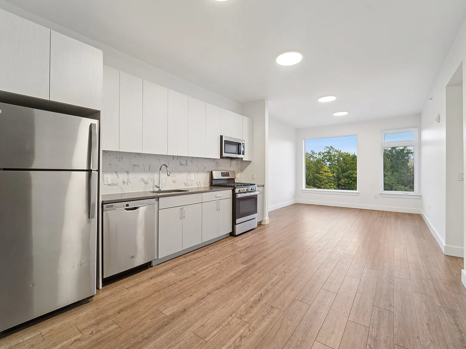 475 William St. — Photo 2