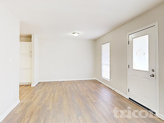 5th image of 924 Pine Circle Dr
