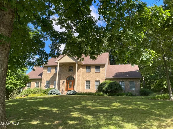 5 Sylvan Oakes Dr, Hollidaysburg, PA 16648