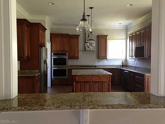 3rd image of 405 Catalina Ct