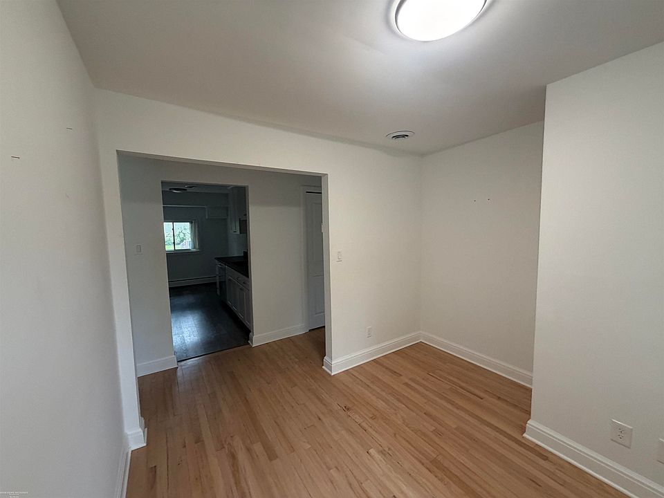 24050 Lakewood St, photo 24