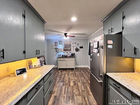 4th image of 411 Holmes St