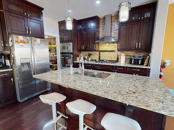 3rd image of 3621 Claxton Pl SW