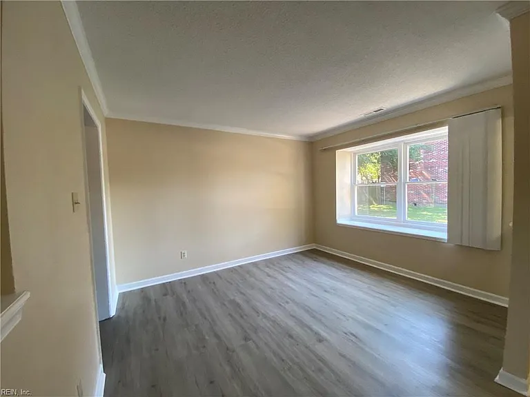 1924 Darnell Dr — Photo 13