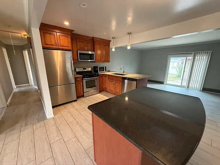 20380 Garden Ct — Photo 5