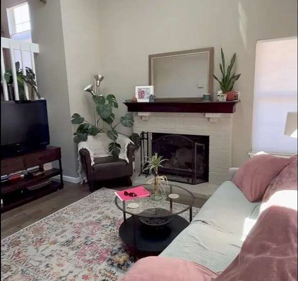 1931 Giltshire Dr — Photo 2